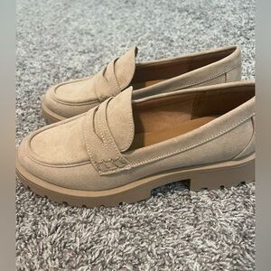 Tan loafer , size 6.5